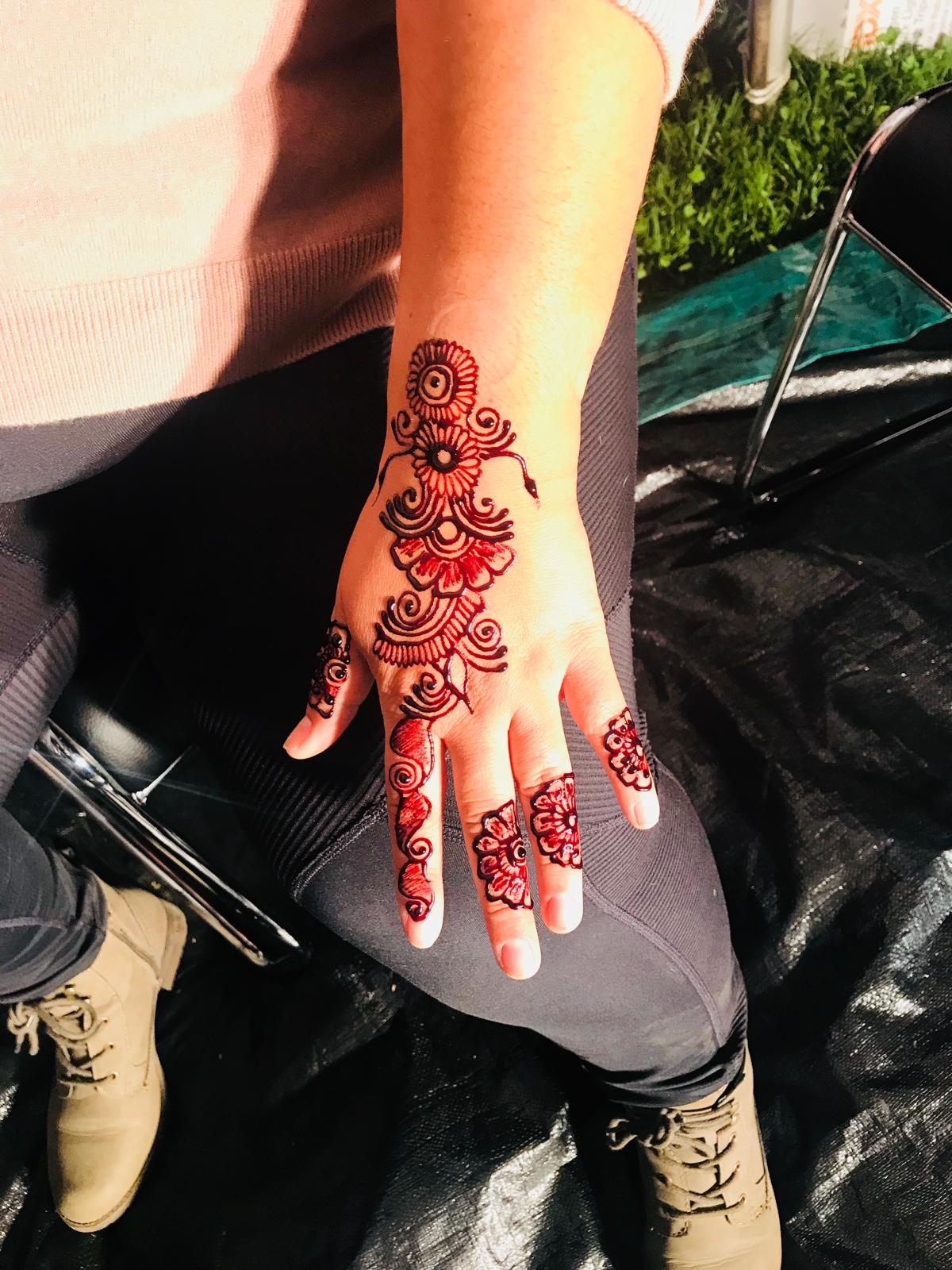 Detailed henna